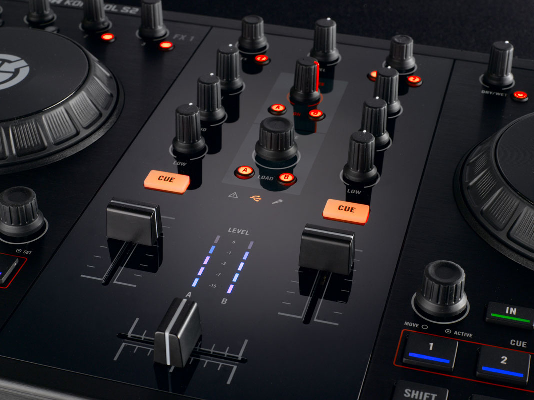 Traktor Kontrol S2 - Exclusive Look - DJ TechTools