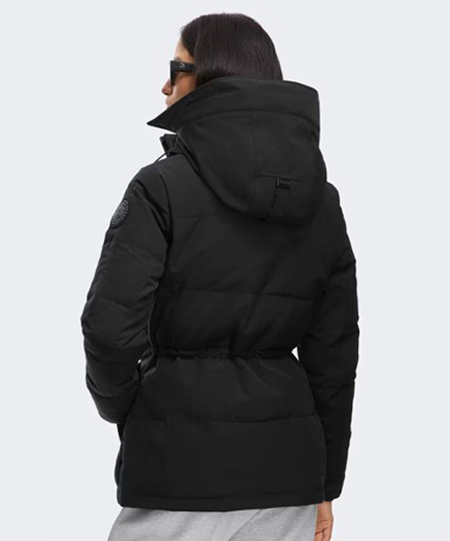 ブラックのディスクロゴが映える―＜カナダグース＞「ブラックレーベル