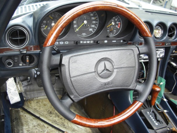 R107 560SL レストア 天然木ウッドステアリング交換編 - 神津店長の