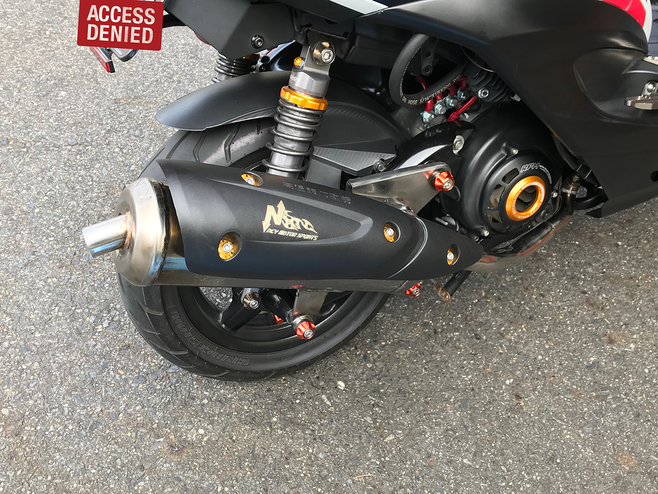 シグナス、隔壁マフラーはよく回る、のはなし。 | SKIDCORE NOTES