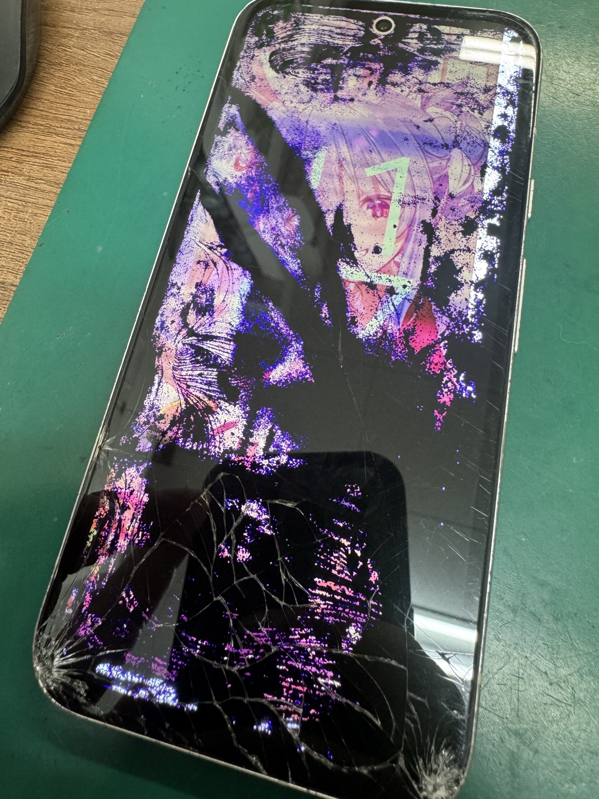 Pixel 8a の画面が映らない？難波で即日修理ならスキルワン｜即対応