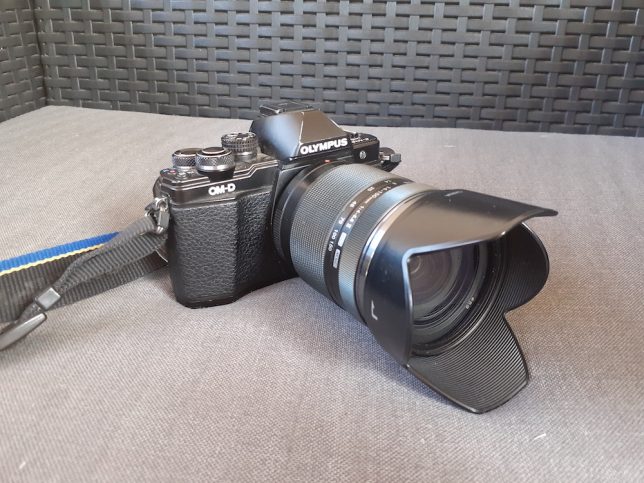 小さいのに高性能】旅にオススメのカメラとレンズを紹介！【Olympus