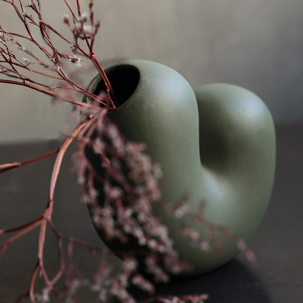 シンボリックな美、象徴的な姿のフラワーベース Moku、Moma、Mori