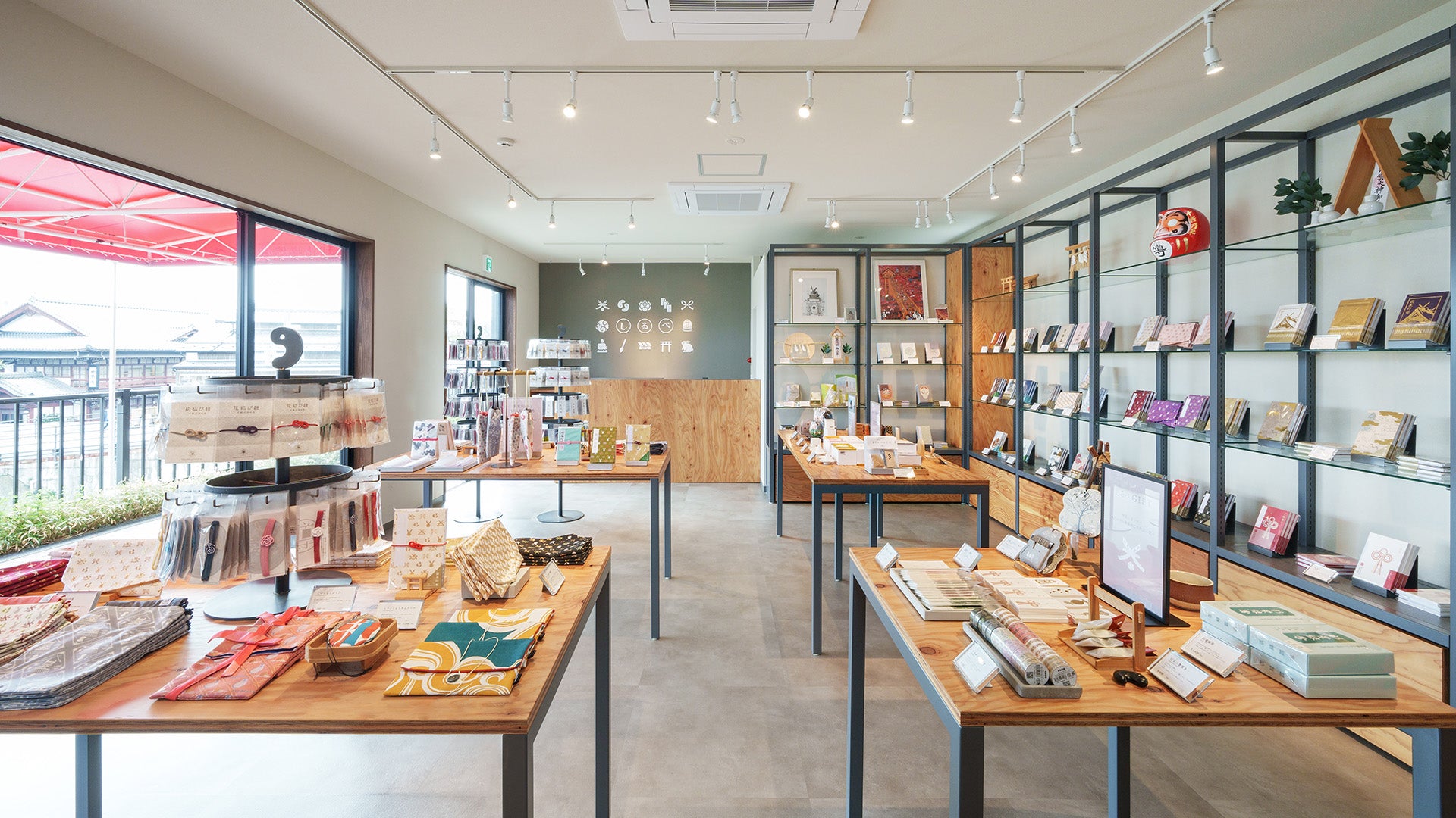 ノスタルジックな真鍮什器 / hotel hisoca ikebukuro｜おしゃれな什器