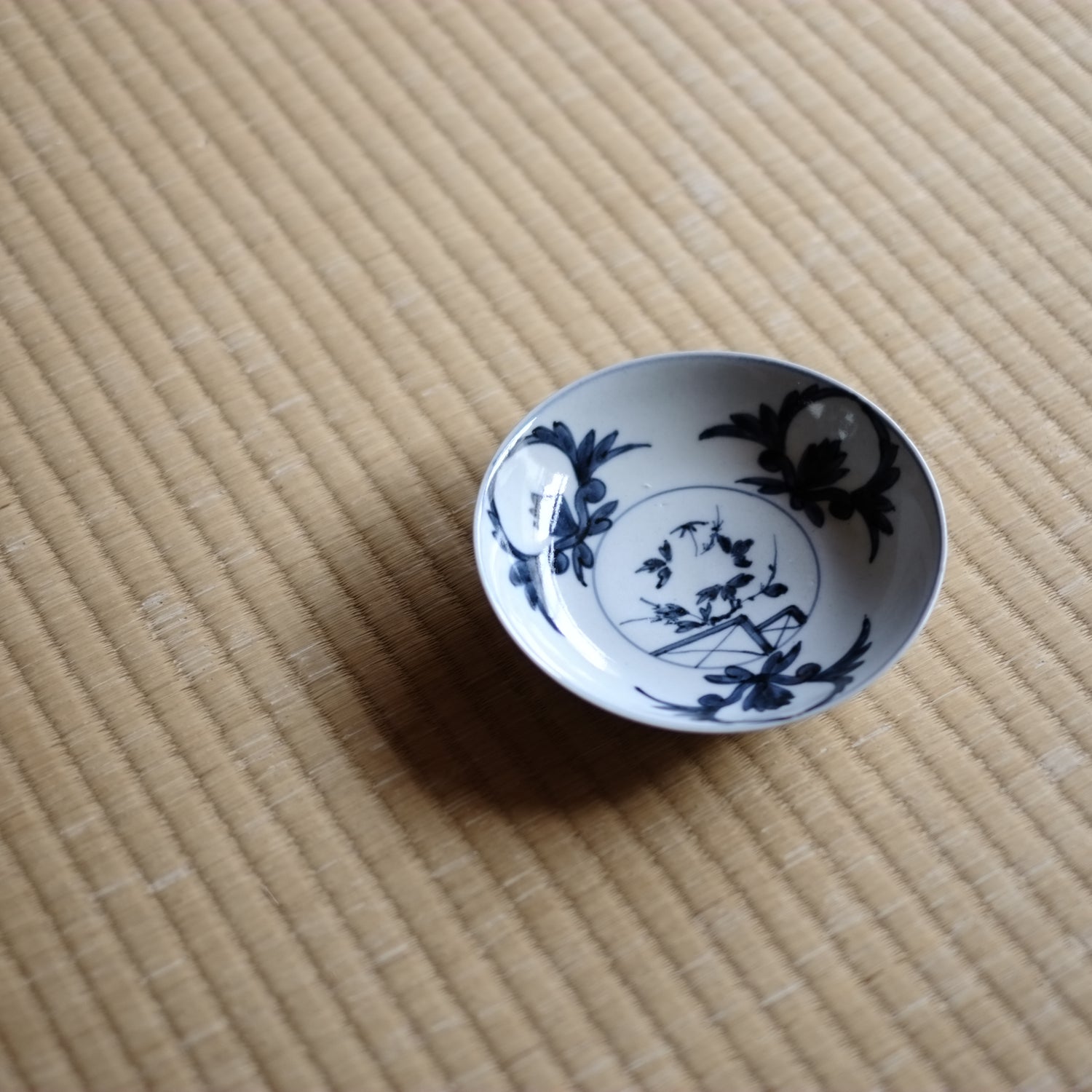 1114中国 清時代 染付花紋中皿① 送料込み1115 1114中国 清時代 染付