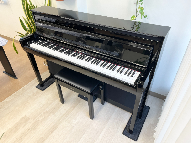 ヤマハ CLP-685PE 黒鏡面艶出し 中古 2019年製 YAMAHA Clavinova