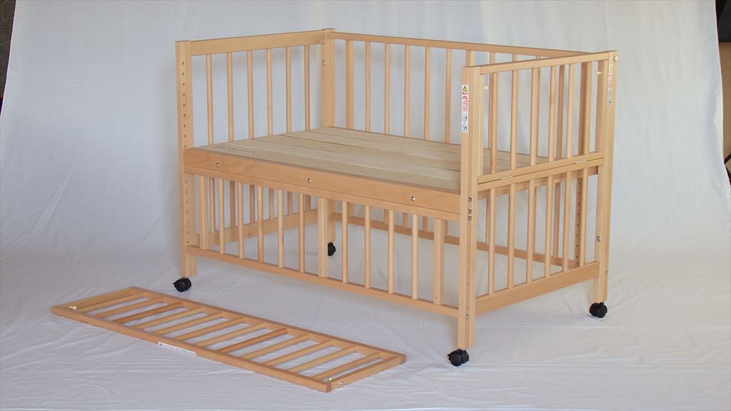 送料込】澤田木工所 木製ベビーベッド 下段収納付き 澤田木工所 木製