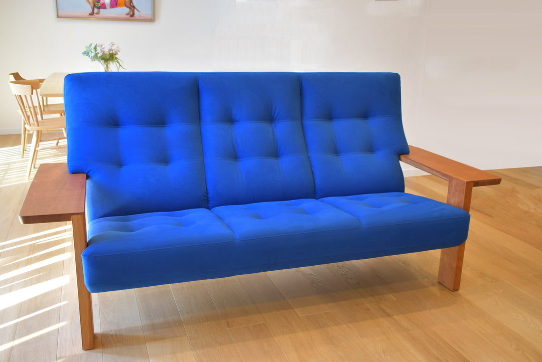 鮮やかなブルーのソファー〔sf182〕 – 府中家具の館