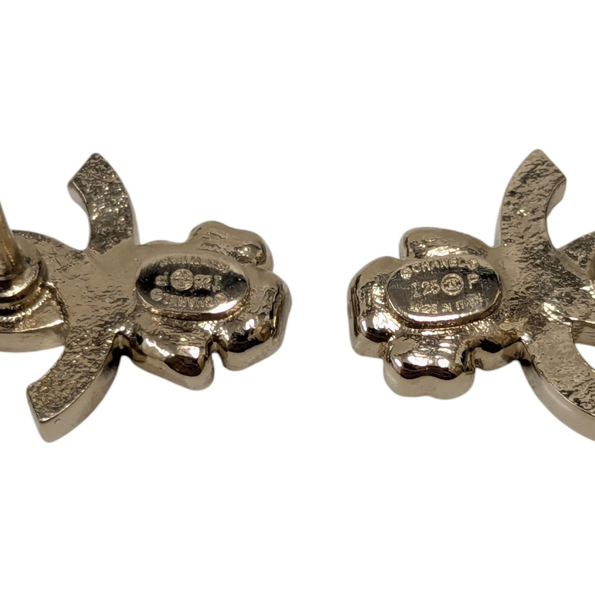 CHANEL(シャネル) ココマーク クローバー ピアス｜【公式】カインド