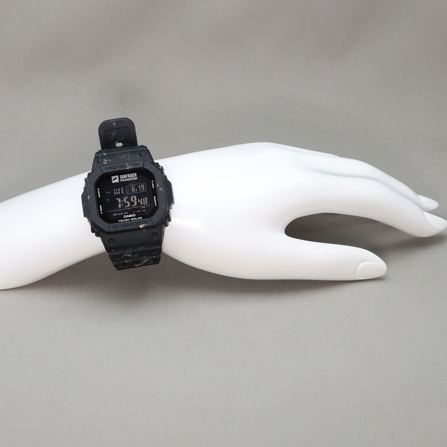 Gショック】SURFRIDER FOUNDATION コラボレーションモデル / G-5600SRF