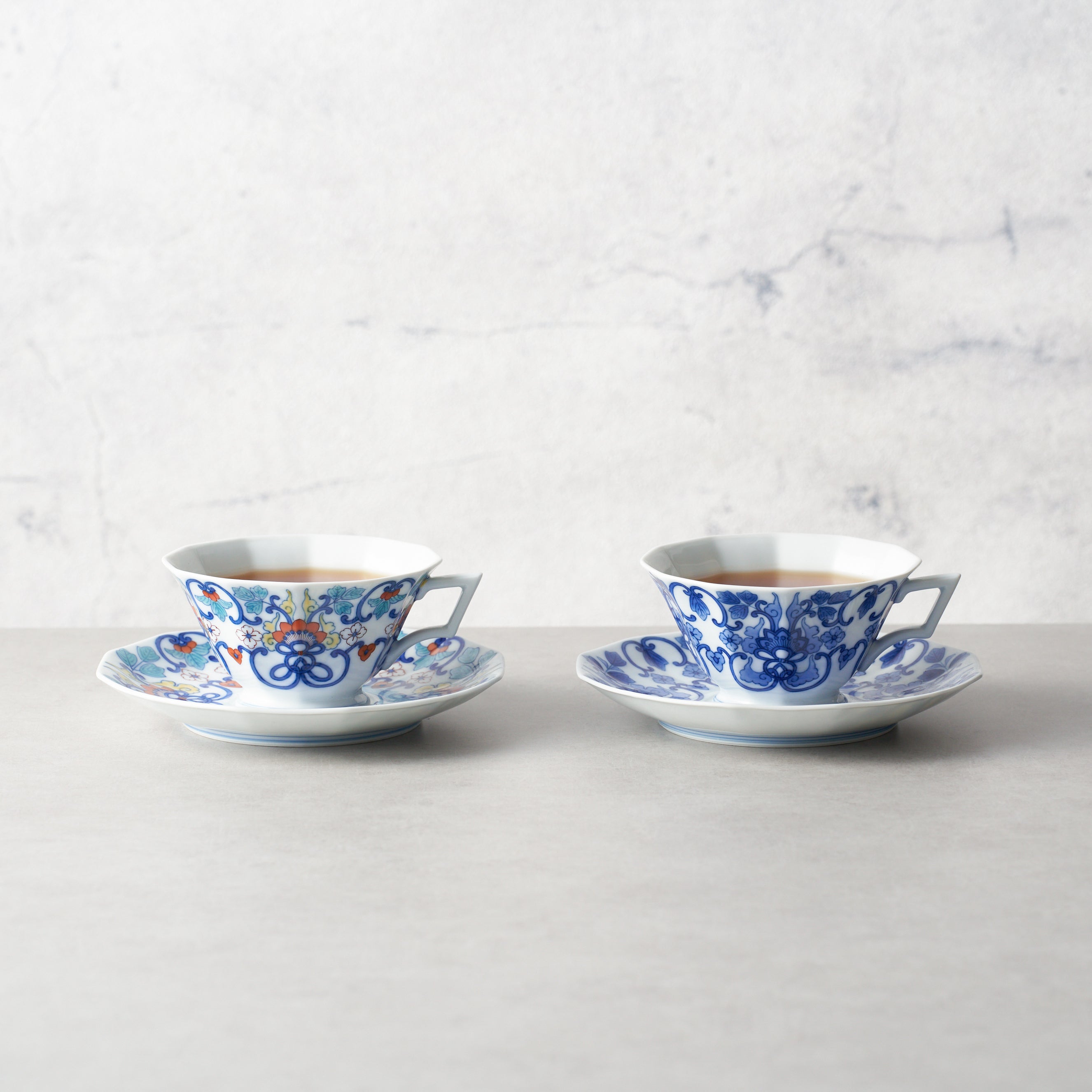 染付 花草山水人物文碗 茶碗 時代箱付 V 7193 染付 花草山水人物文碗