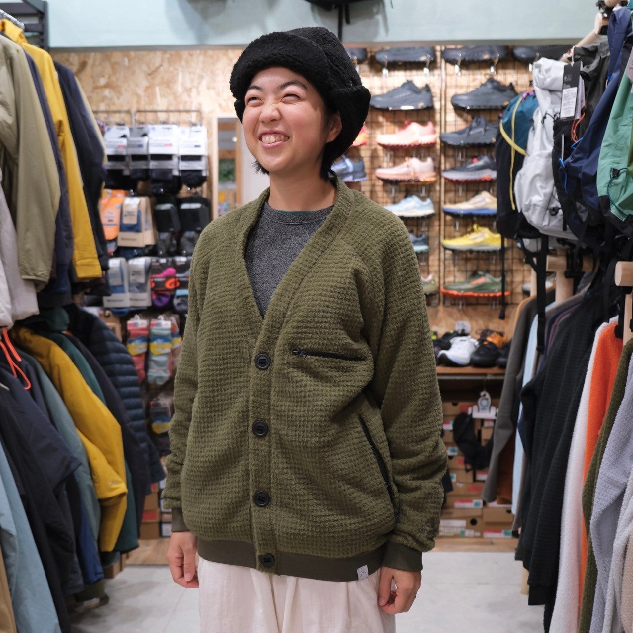 Alpha Cardigan（アルファの前開きVネックカーディガン）【CAYL