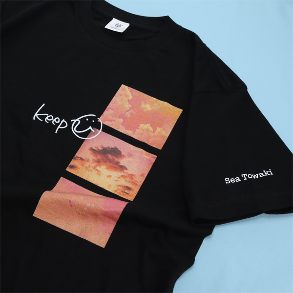 Tシャツ（A）【ブラック】／永久輝せあ: グッズ - 宝塚クリエイティブ