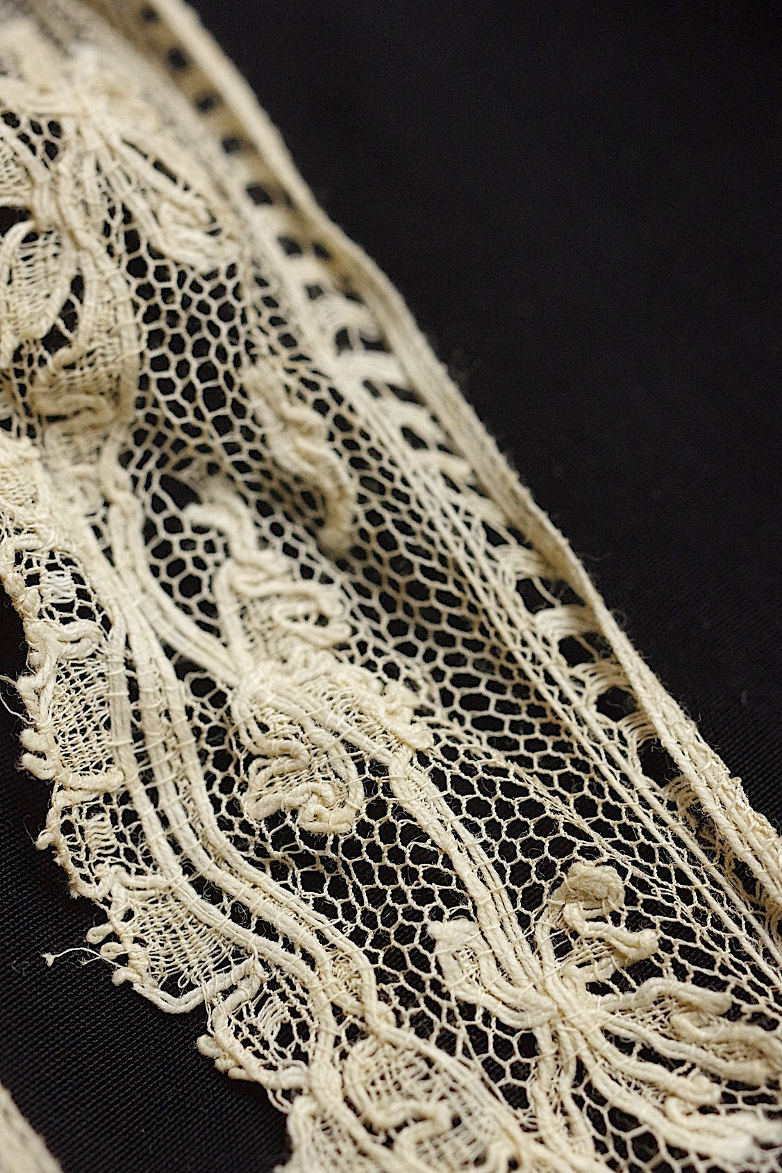 フランスアンティーク蚤の市 .FR A l'EPOQUE – .FR a l'epoque