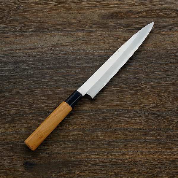 楽天市場】東周作 柳刃包丁 片刃 240mm青紙2号 霞研ぎ仕上げ 八角水牛