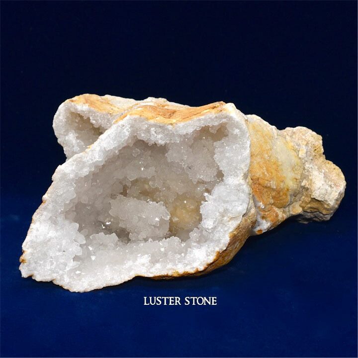 楽天市場】天然水晶 1kg 超特大サイズ ジオード クォーツ 晶洞 水晶