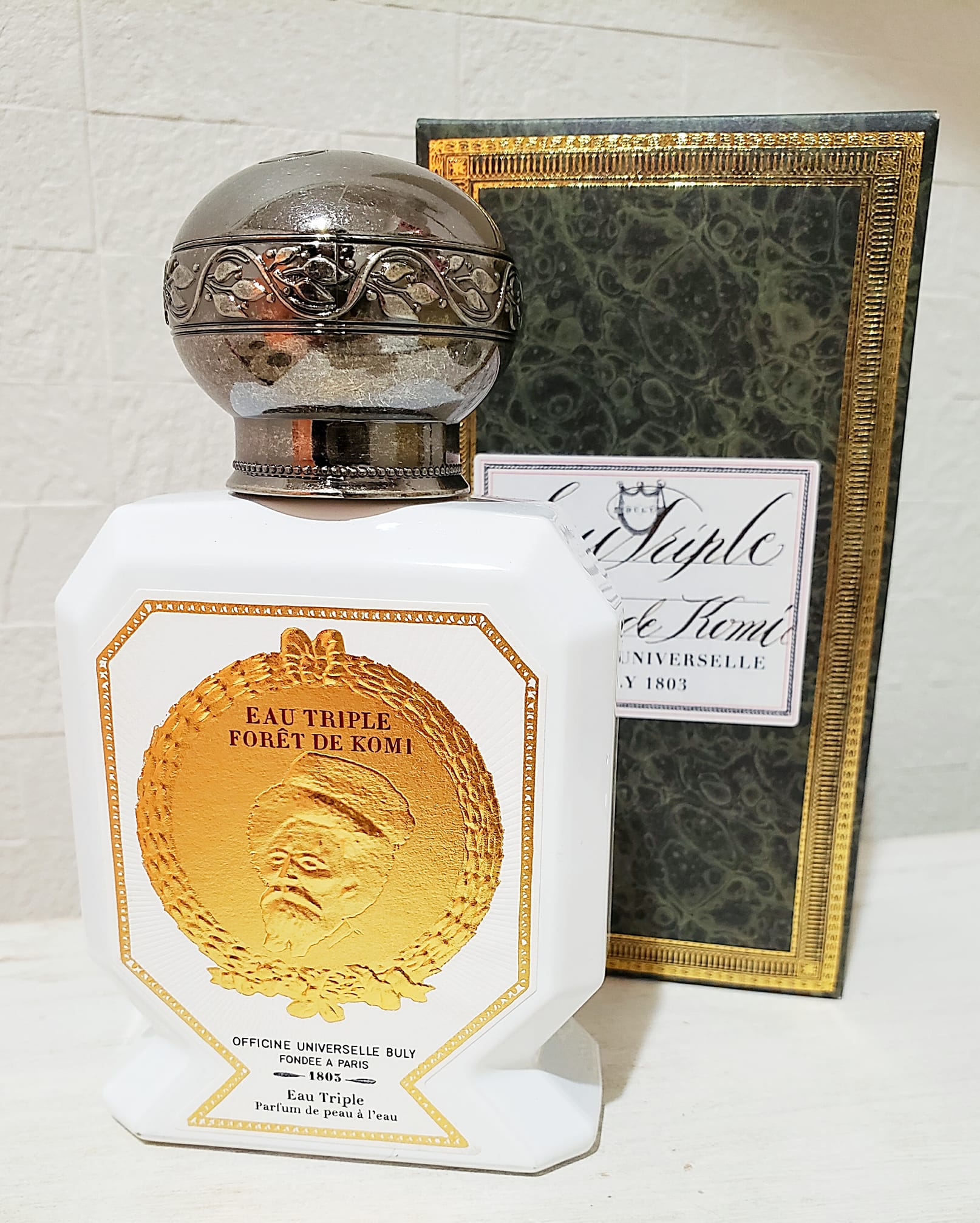 性香水「オー・トリプル」 オフィシーヌ・ユニヴェルセル・ビュリー