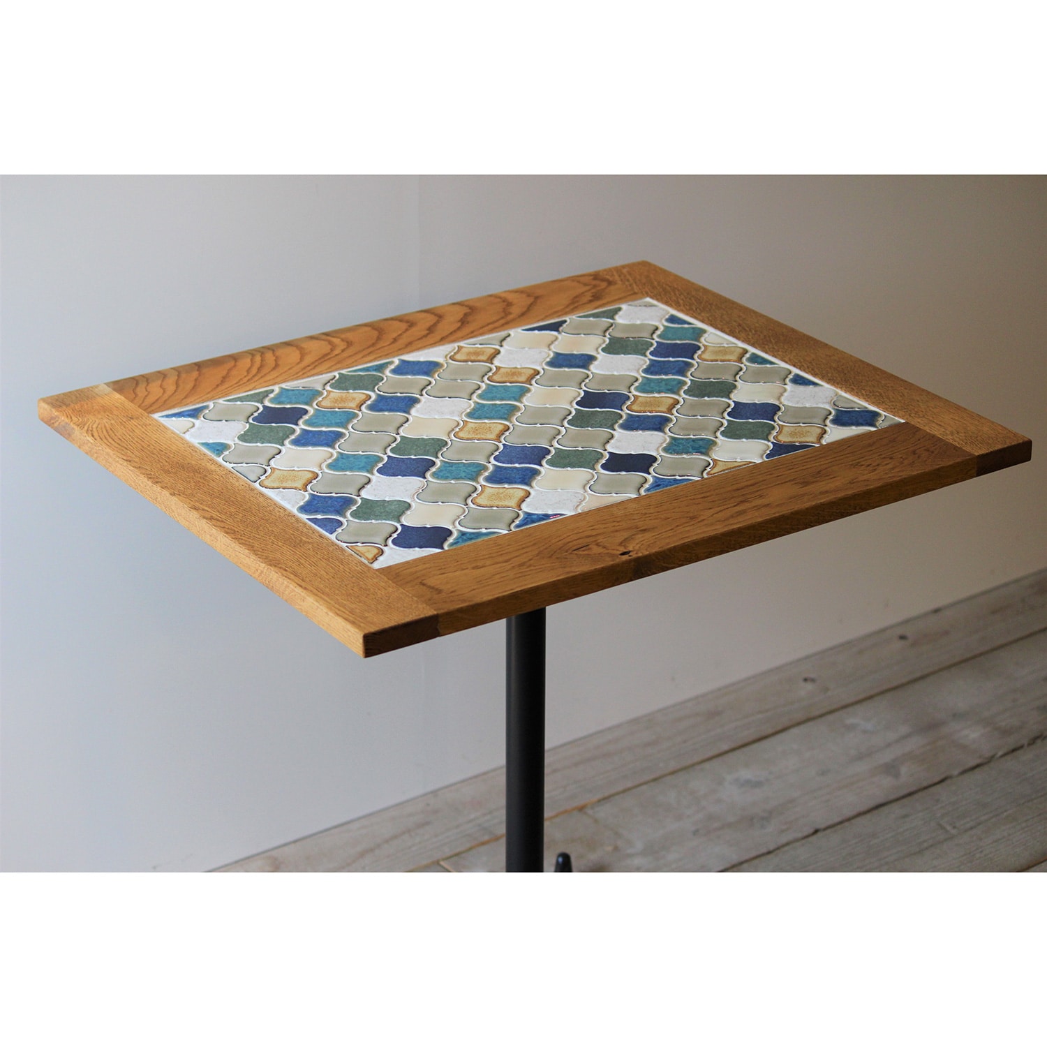 タイル カフェテーブル (カラータイル：ミックス) | スウィッチ(SWITCH