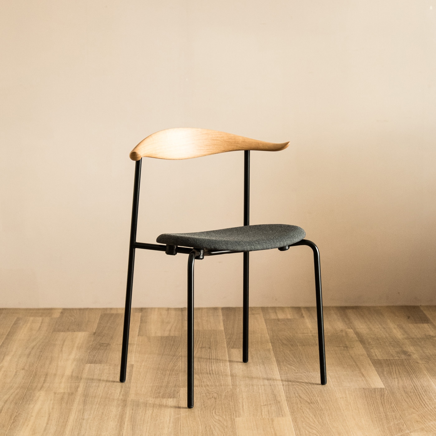 CH88P チェア(ブラック脚) (樹種 / 塗装オーク材：ブラックカラー