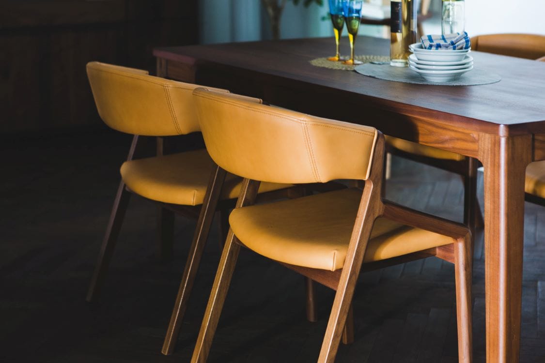 コロナ アームチェア (背もたれ木タイプ / レザー) | ナガノインテリア