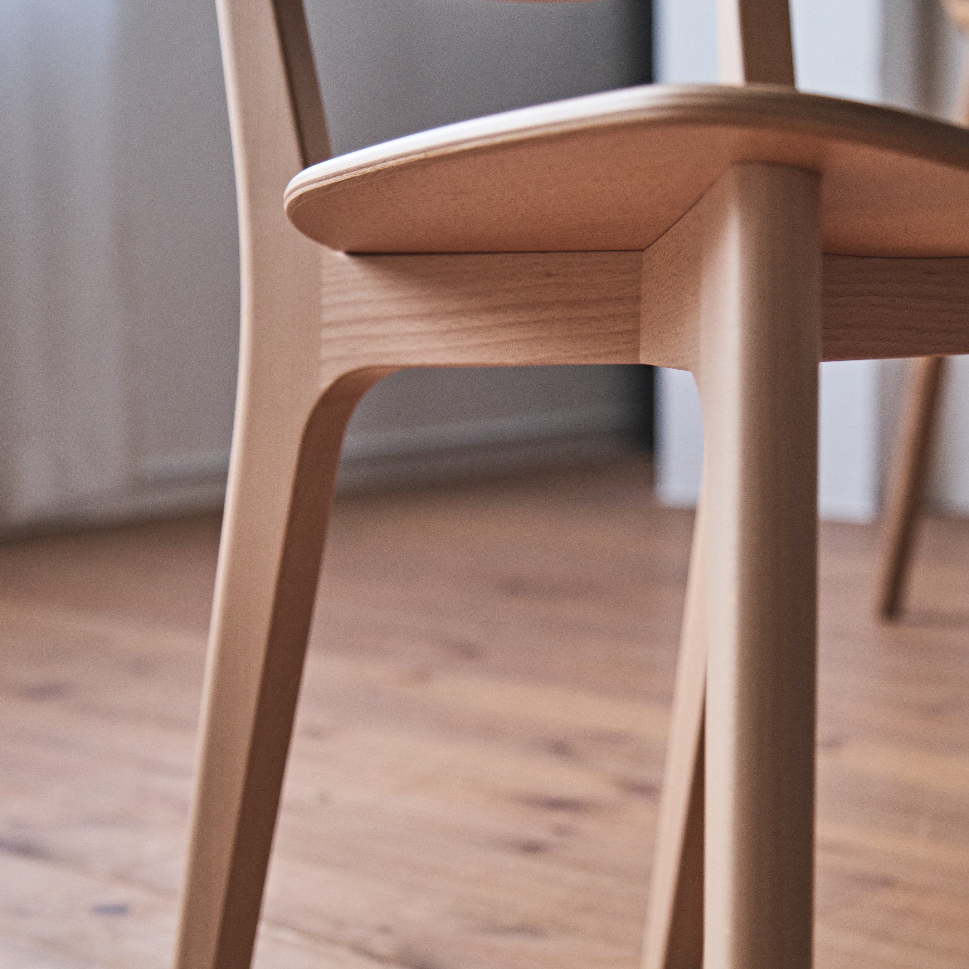 ラウンディッシュ チェア(板座 / ビーチ) | マルニコレクション(MARUNI