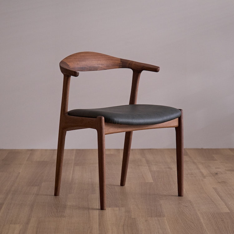 オメガ 2 セミアームチェア (フレームブラックチェリー 張地ランクB