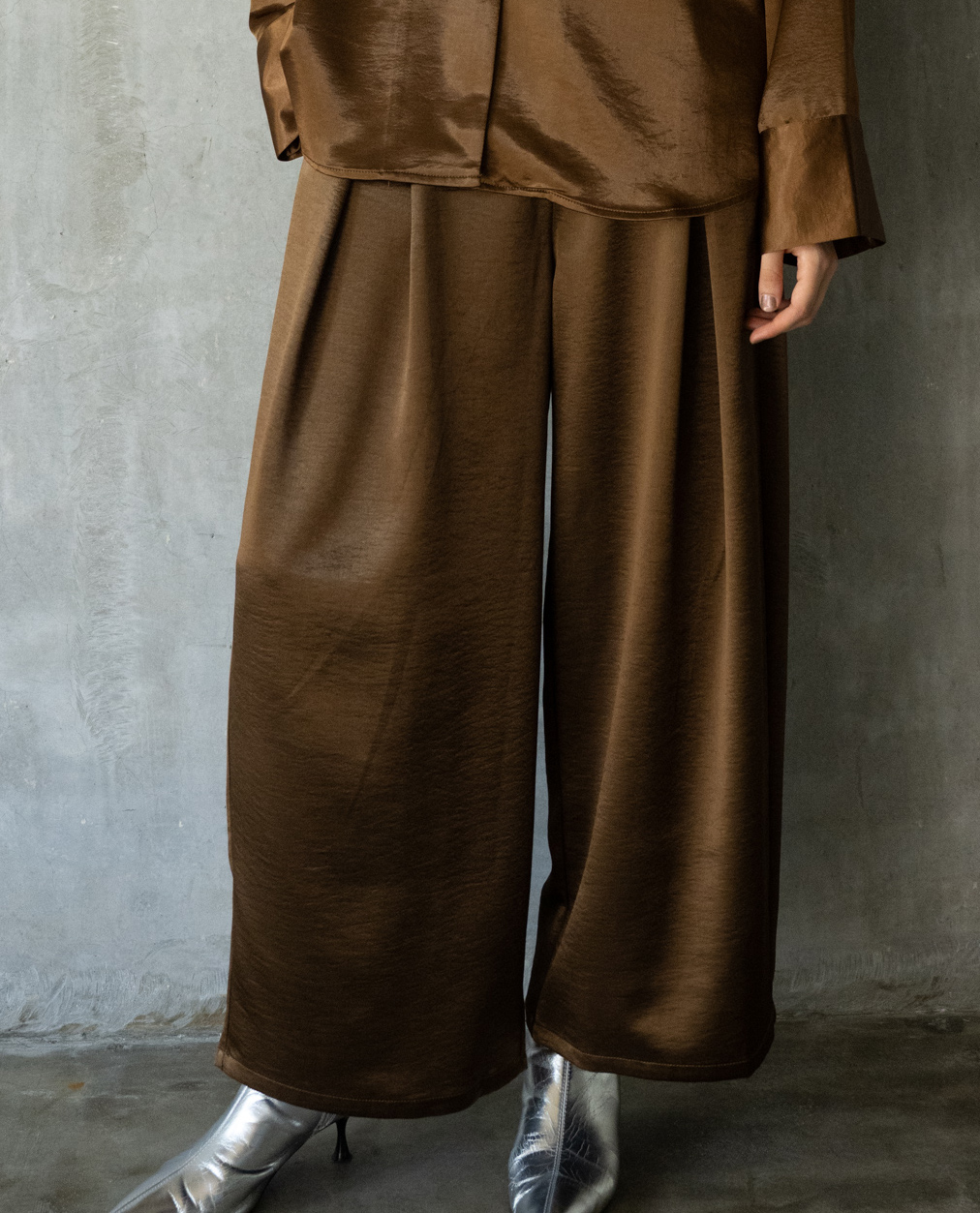 サテンタックワイドパンツ【セットアップ対応】 - YEVS