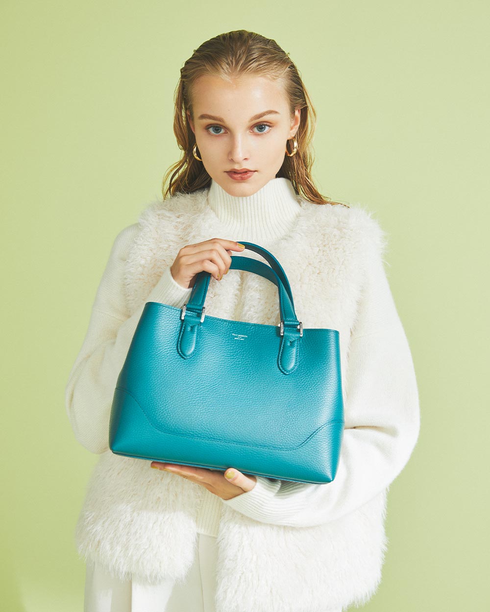 ペッレモルビダから撥水レザーを使用したミニトートが 販売開始 | 紳士