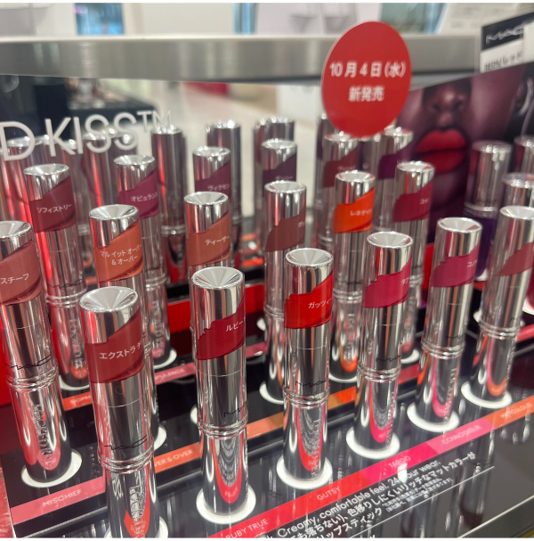 M・A・C】10/4(水)発売✨ロックド キス リップスティック💄 | MZK