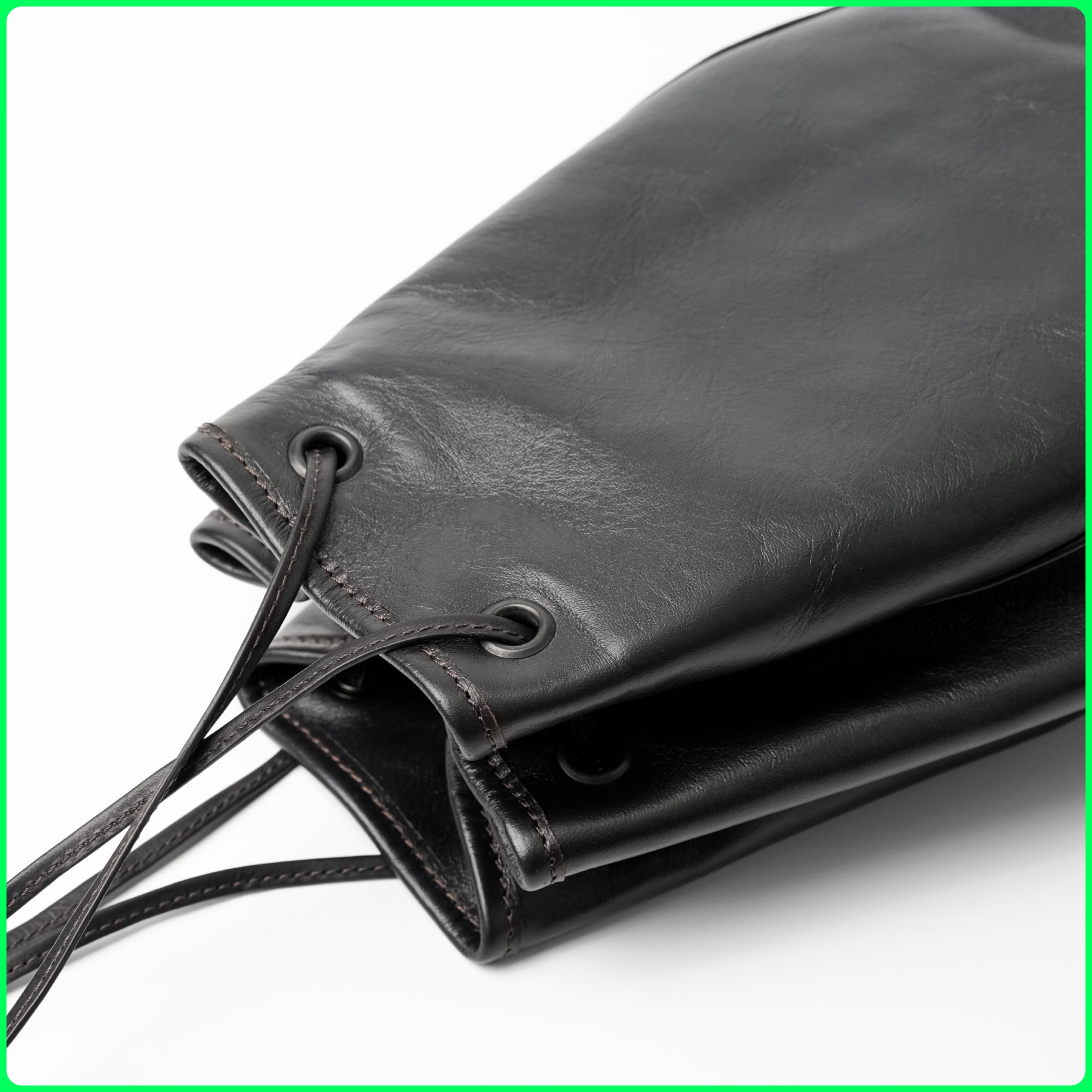 お出掛けに、ちょうどいいサイズのレザー巾着 - | ファイブウッズ