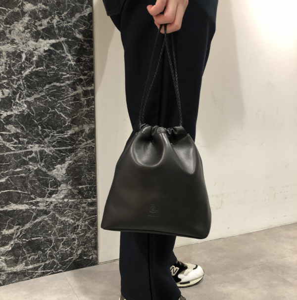 クラス感漂うラムレザー巾着 | ガンゾ | 大丸神戸店公式 SHOP BLOG
