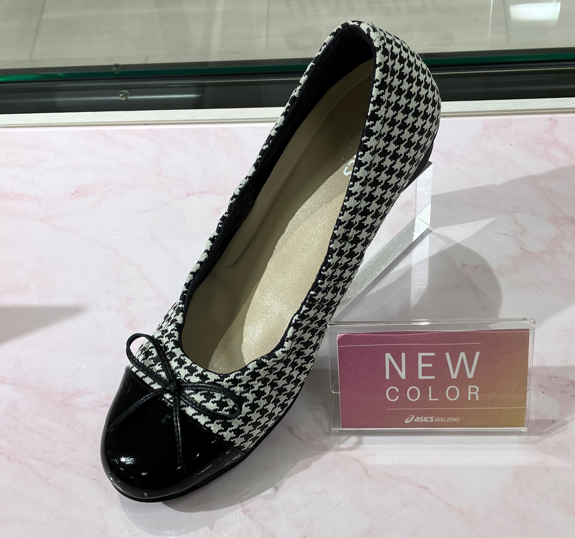 アシックスウォーキング＞✨✨ ペダラシリーズのローヒールパンプス