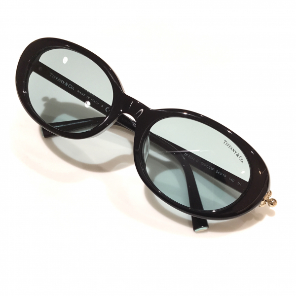 ティファニー新作サングラス ｜大きすぎない定番ブラウン｜Tiffany