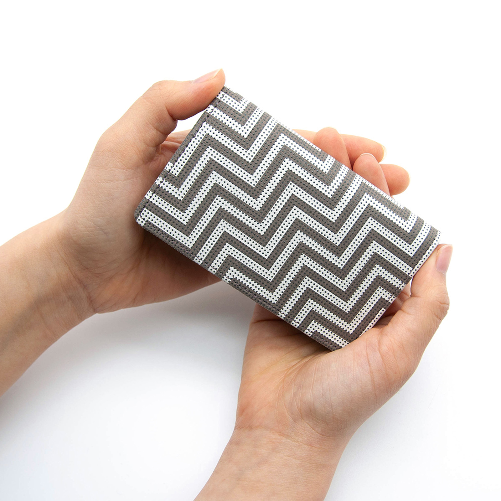 印傳屋（INDEN-YA） 印伝 名刺入れ カードケース CHEVRON シェブロン