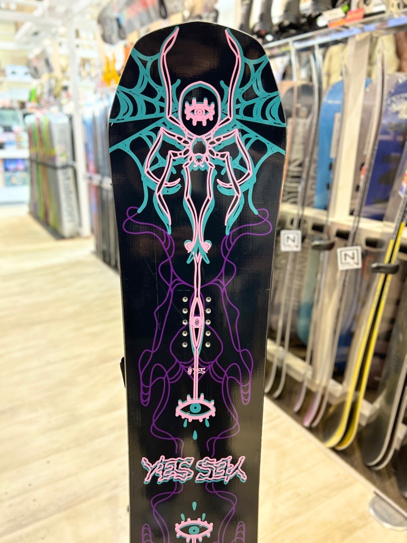 ラスト1点】レディース スノーボード 板 型落ち YES MENACE 149cm 24