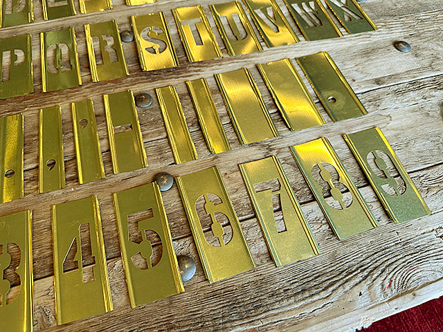 HANSON社 メタル・ステンシルプレート 46ピース英数字セット （4インチ