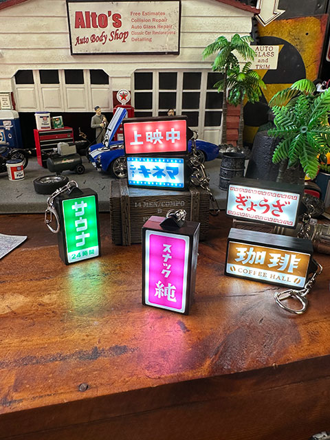 昭和の哀愁漂う ニューレトロ 光る看板キーホルダー （スナック純