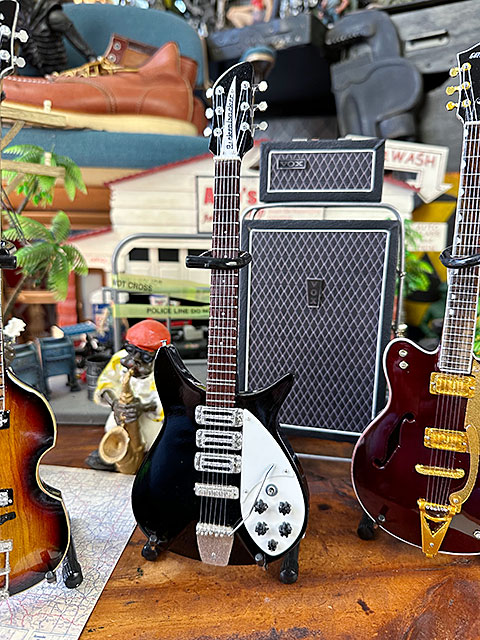 ザ・ビートルズ オフィシャルライセンス ミニギター レプリカ 1/4