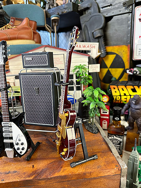 ビートルズ ジョージ・ハリスン ローズウッド ホロウ オフィシャル