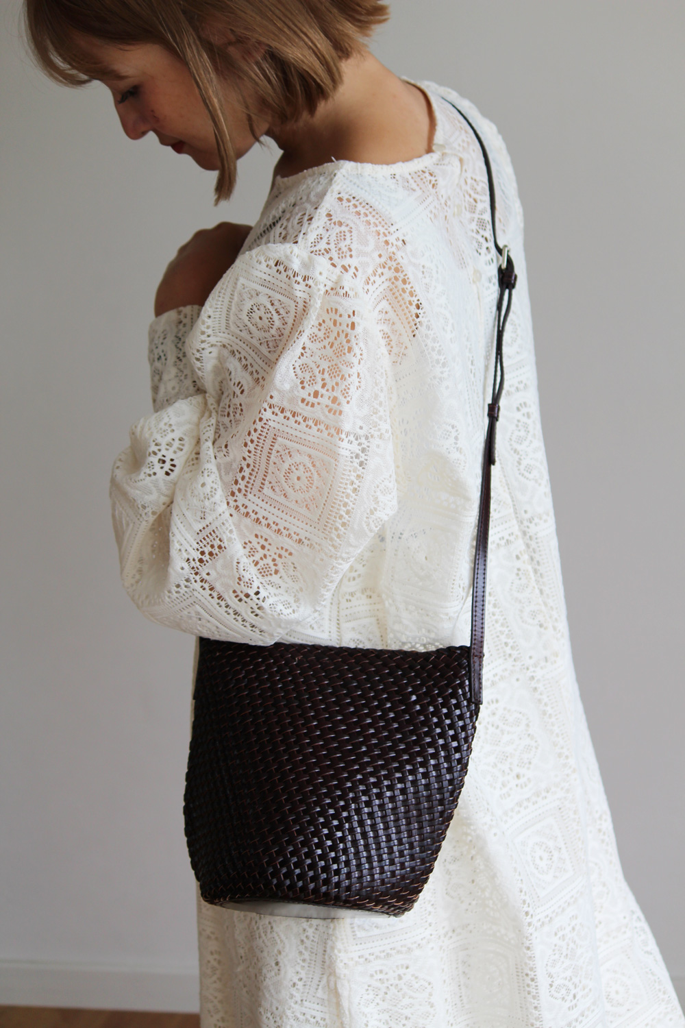 ショルダーバッグ 編み込み牛革 バッグ ブランド メッシュバッグ