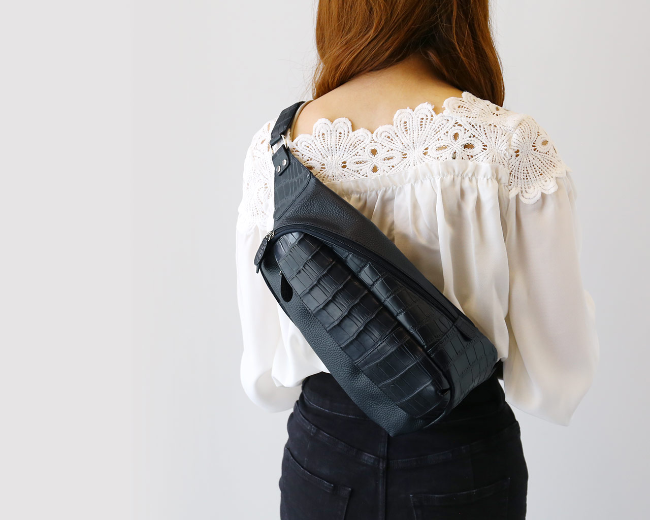 sankyo shokai（三京商会） 牛革 クロコダイル ボディバッグ マット