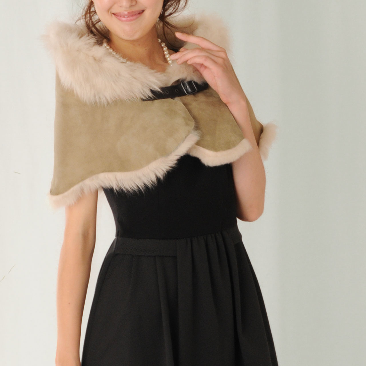 sankyo shokai（三京商会） ＜爆買＞ムートン Wフェイス ケープ