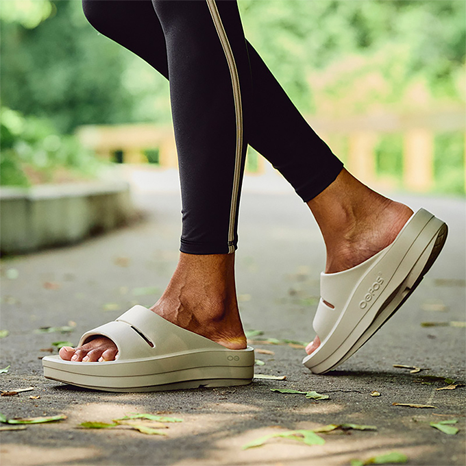 OOFOS（ウーフォス） ウーメガ ウーアー レディース リカバリー