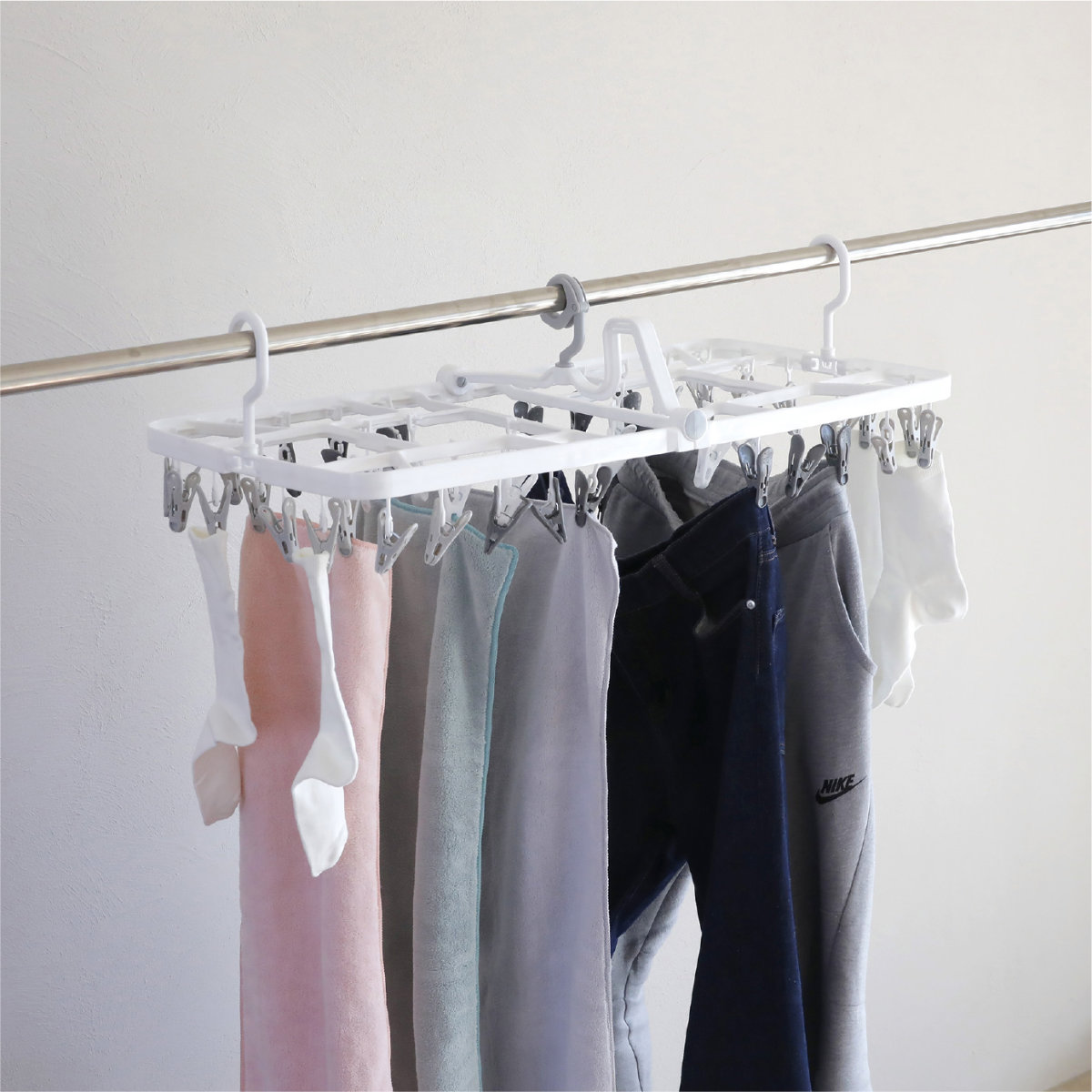 CB JAPAN（シービージャパン） 洗濯ハンガー The hangers 42ピンチ 傾