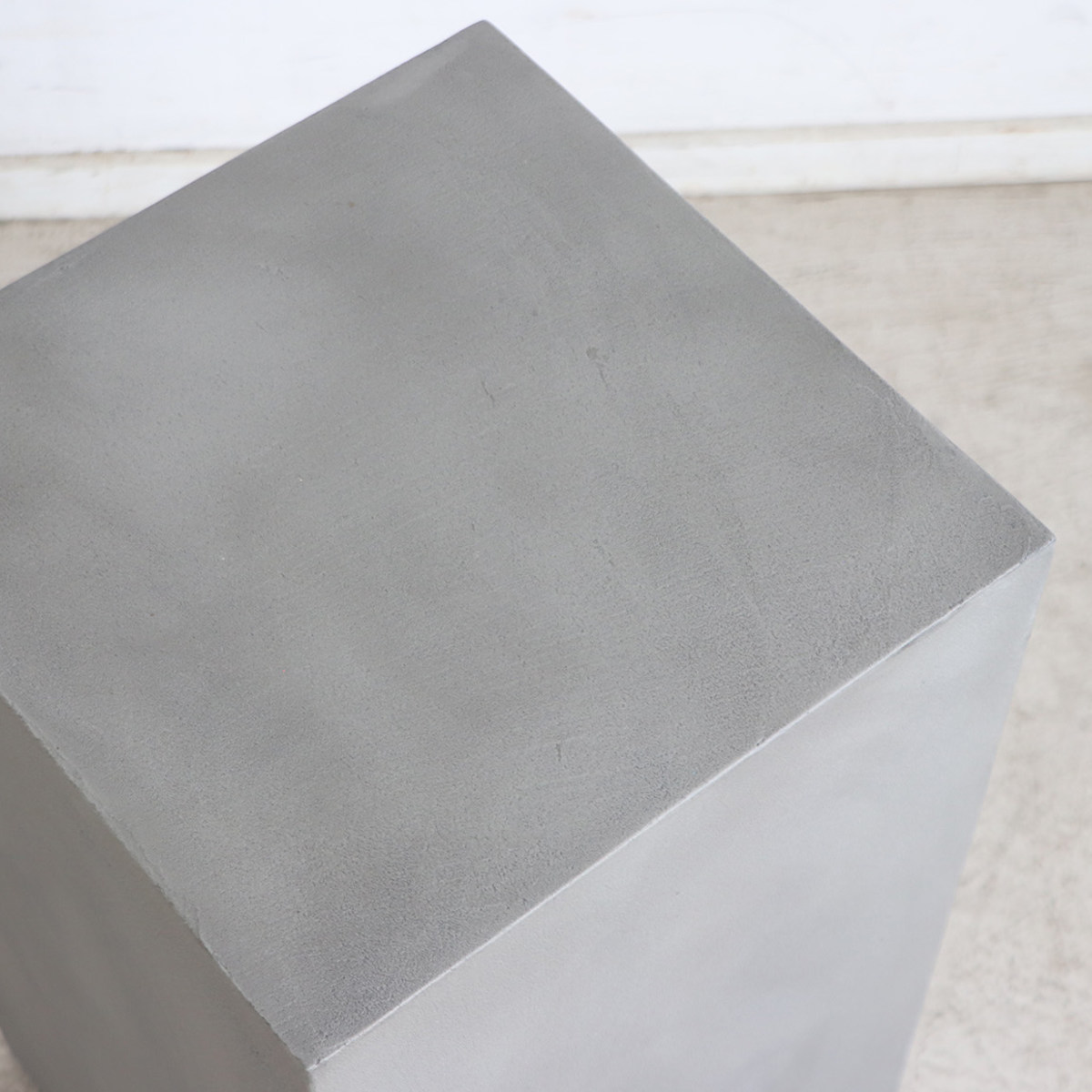 東馬（Tohma） サイドテーブル ディスプレイブロック 高さ50.5cm UP