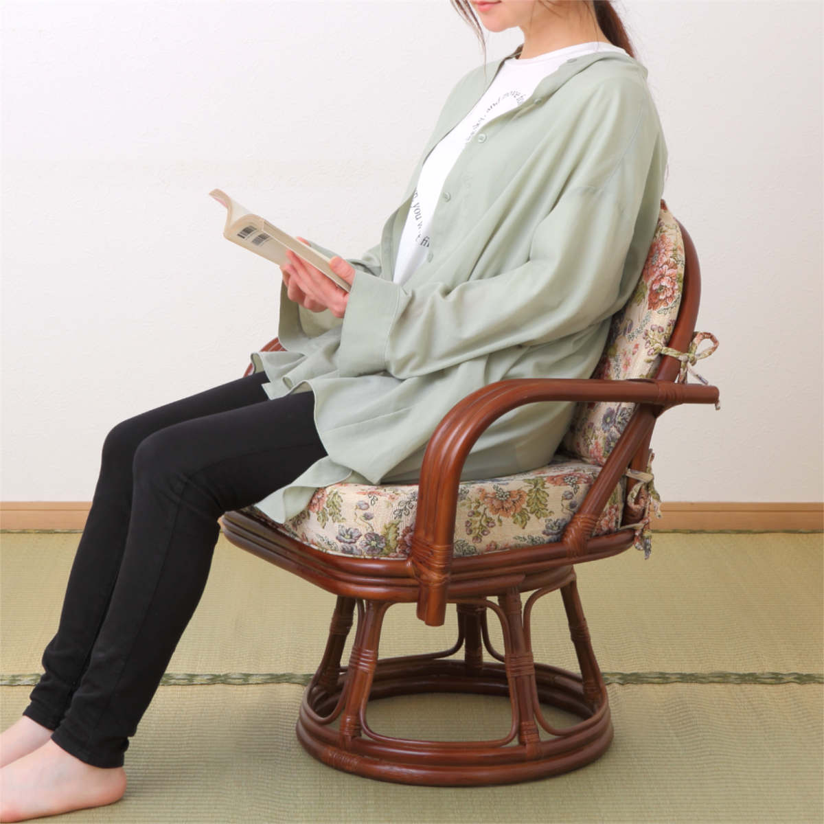 HAGiHARA（萩原） 籐 回転座椅子 座面高36cm 花柄 軽量 ライトブラウン