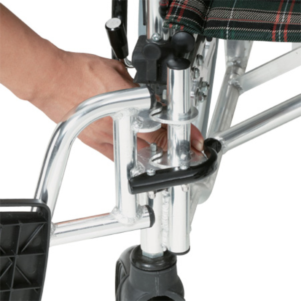 マキテック 多機能車いす 跳ね上げ式スイングアウトタイプ 介助式背