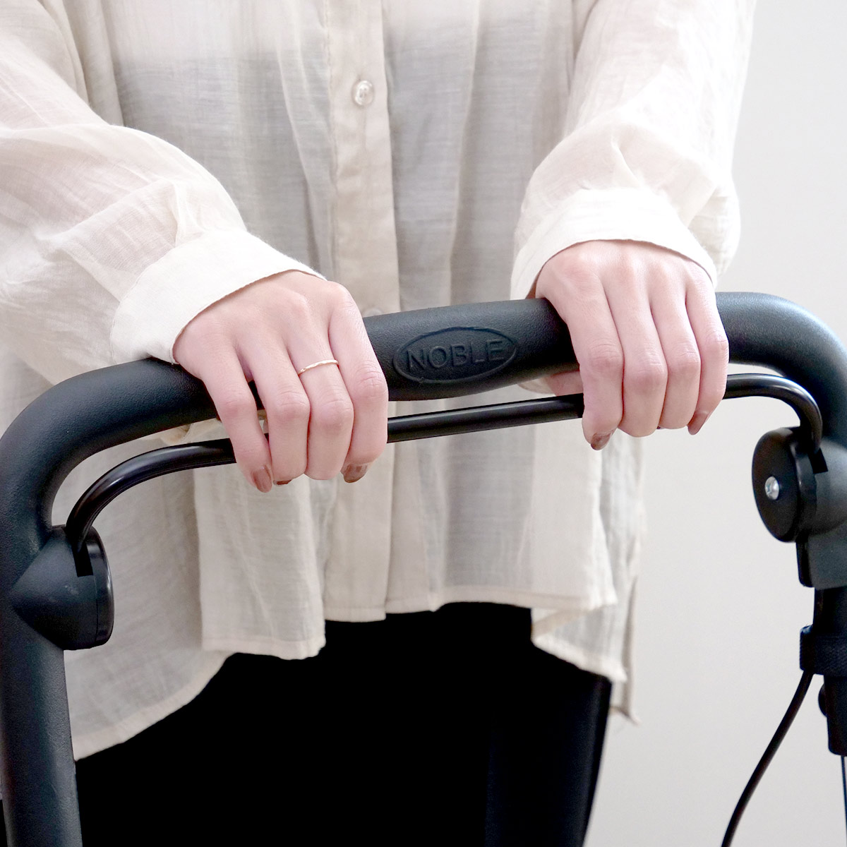 シルバーカー ノーブルワゴン M コンパクト 大容量 （ カート 歩行器