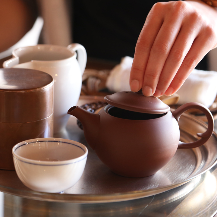 東屋 急須 丸急須 後手 朱泥 常滑焼 茶 猿山修 ティーポット 茶器 陶器