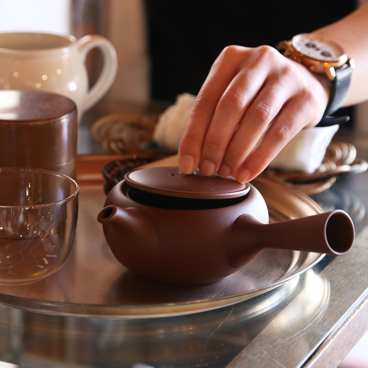 東屋 急須 平急須 横手（右利き用） 朱泥 常滑焼 茶 猿山修